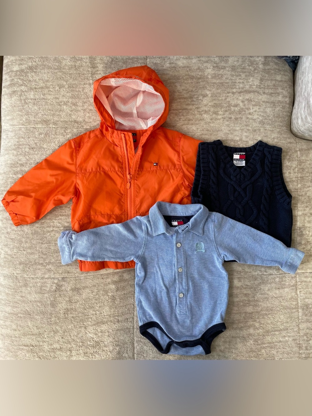 Tommy Hilfiger Baby lot-Hooded Windbreaker Jacket, long sleeve onesie and vest
